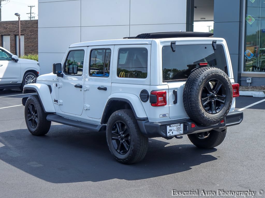 Used 2023 Jeep Wrangler Unlimited Sahara AWD/4WD image 5