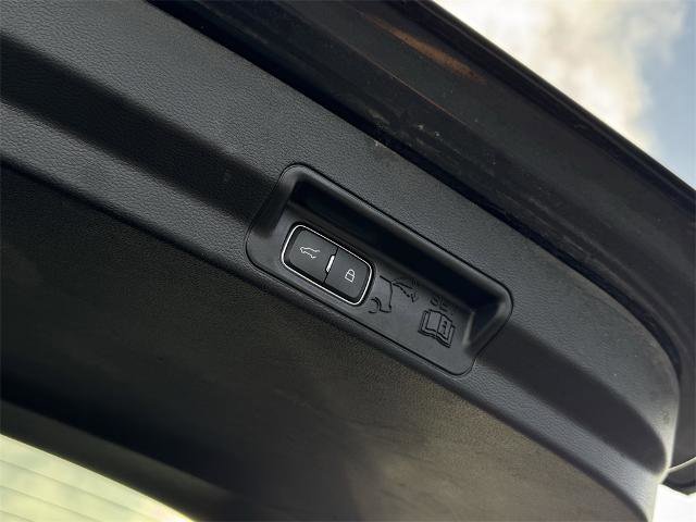 Certified 2022 Ford Explorer ST-Line w/ Class IV Trailer Tow Package image 6