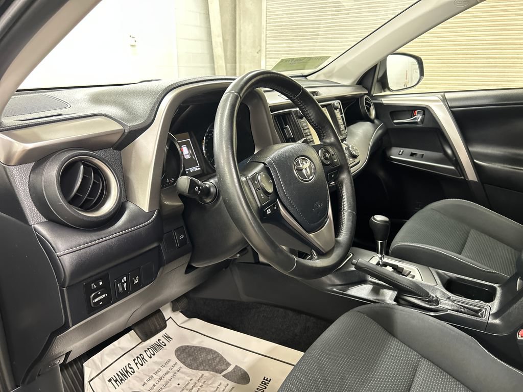 Used 2018 Toyota RAV4 XLE AWD/4WD image 5