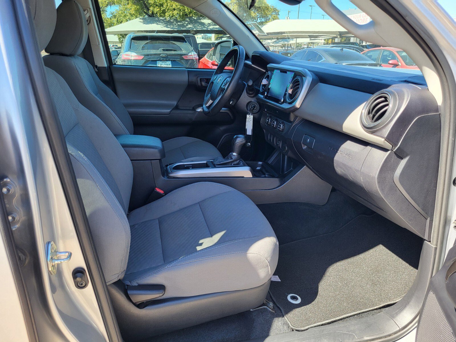 Used 2020 Toyota Tacoma SR5 w/ SR5 Appearance Package (SM) image 12