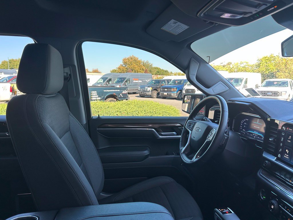 Used 2023 Chevrolet Silverado 1500 LT Trail Boss w/ LPO, Dark Essentials Package AWD/4WD image 31