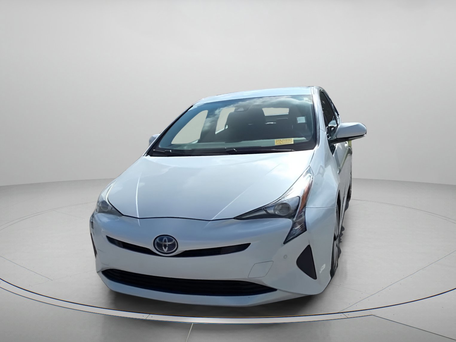 Used 2017 Toyota Prius Four image 2