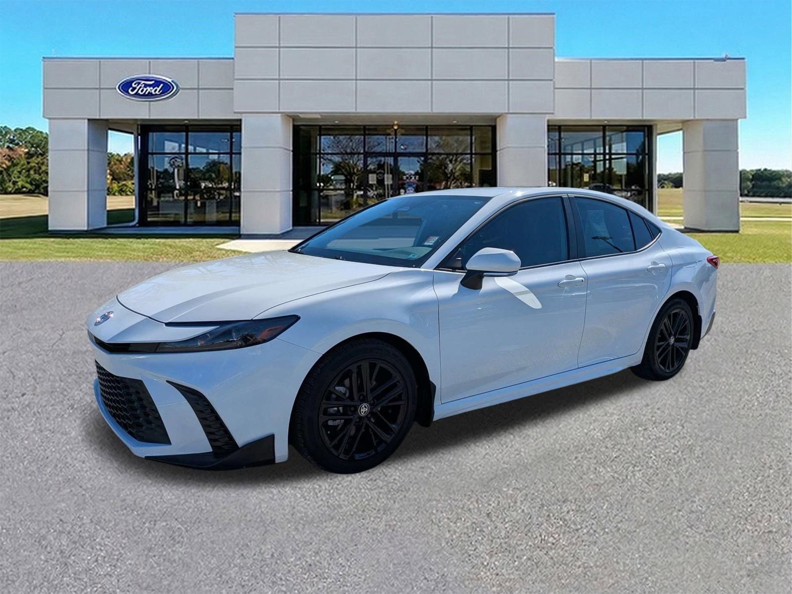Used 2026 Toyota Camry SE FWD image 5