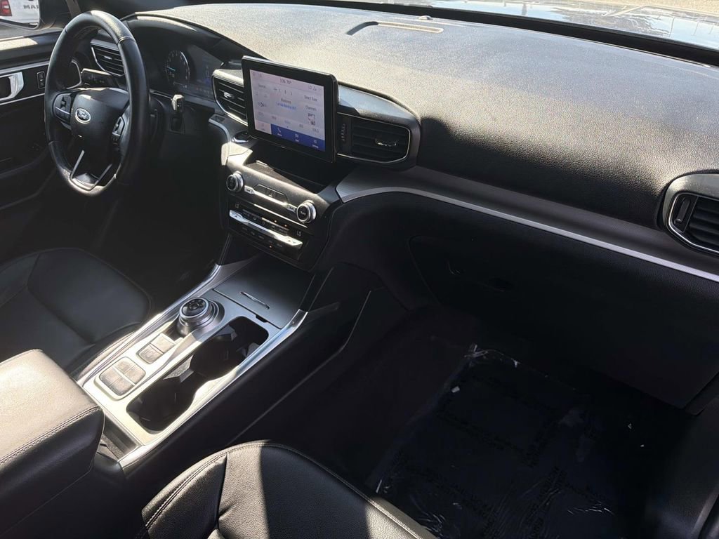 Certified 2020 Ford Explorer XLT w/ Equipment Group 202A image 25
