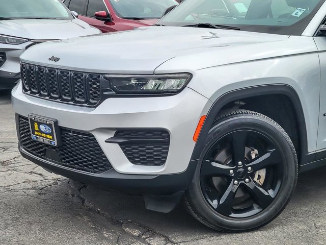 Used 2023 Jeep Grand Cherokee Altitude image 7