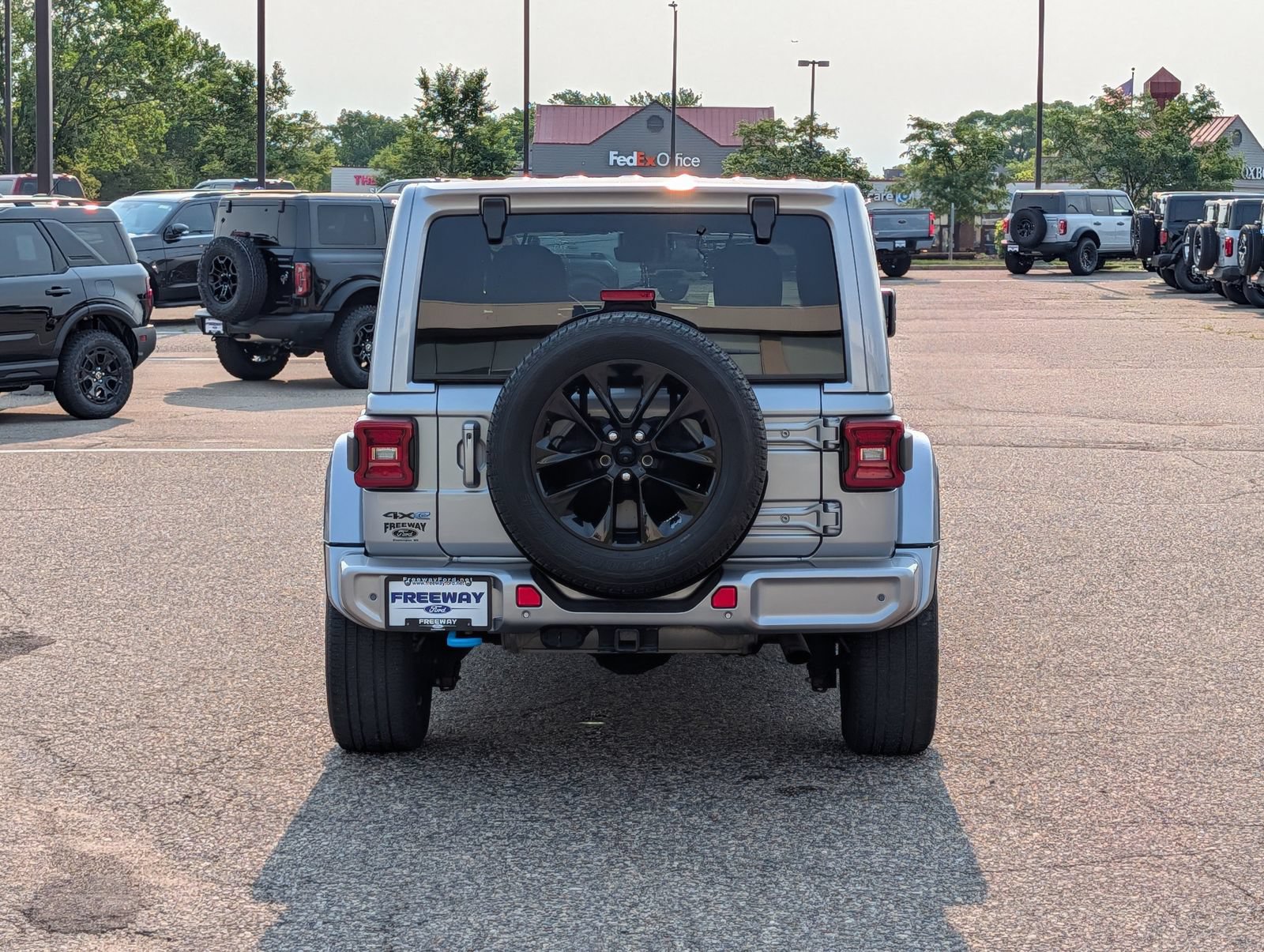 Used 2021 Jeep Wrangler Unlimited Sahara AWD/4WD image 6