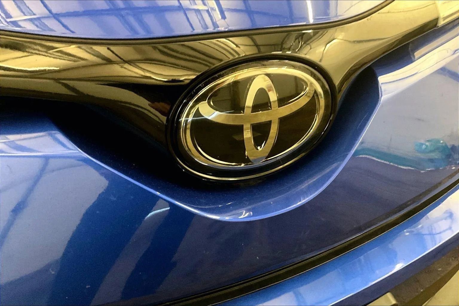 Used 2019 Toyota C-HR XLE image 29