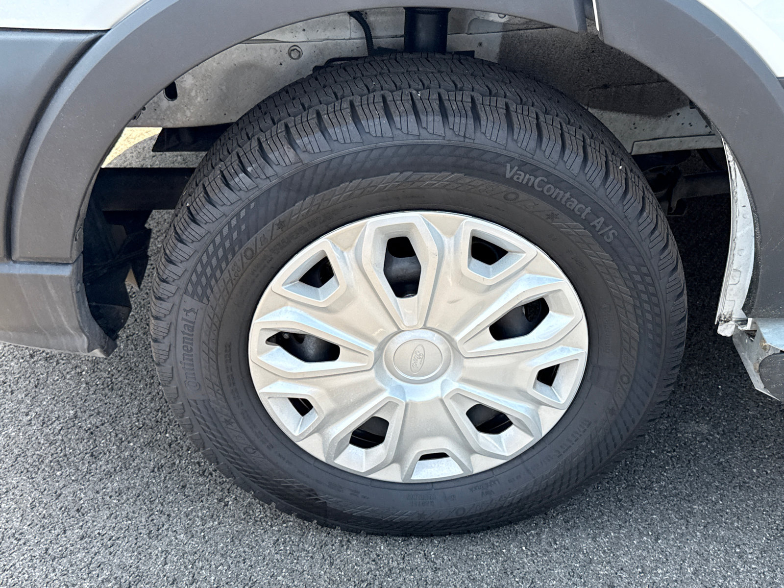 Certified 2025 Ford Transit 250 Low Roof w/ Exterior Upgrade Package RWD image 8