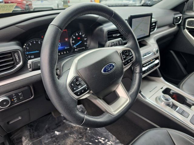 Certified 2022 Ford Explorer XLT w/ Equipment Group 202A RWD image 18