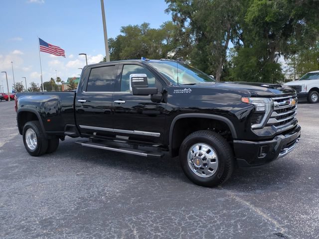 Used 2025 Chevrolet Silverado 3500 High Country w/ High Country Premium Package AWD/4WD image 2