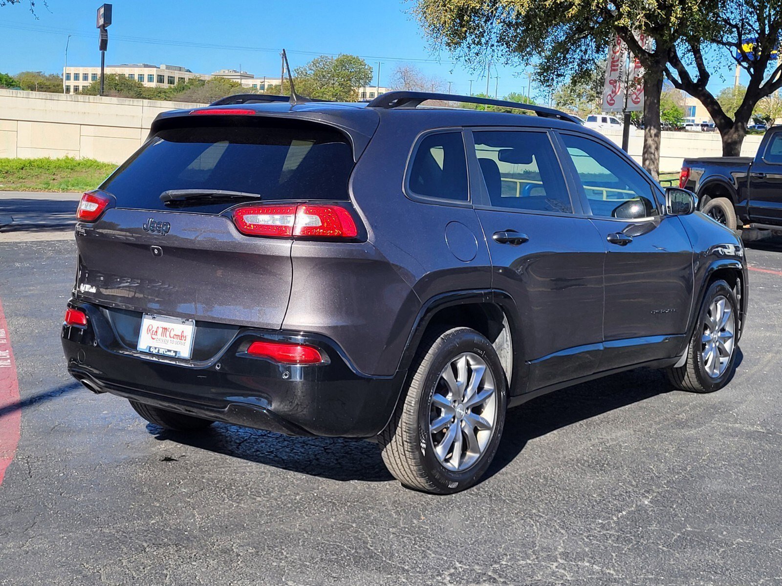 Used 2018 Jeep Cherokee Latitude image 3