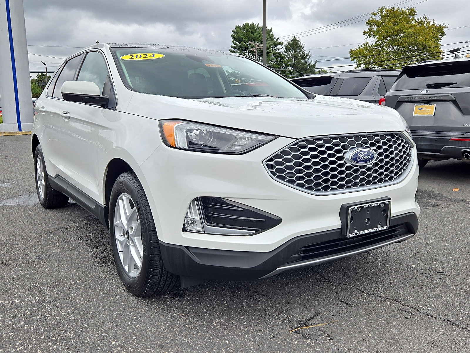 Certified 2024 Ford Edge SEL w/ Convenience Package AWD/4WD image 2