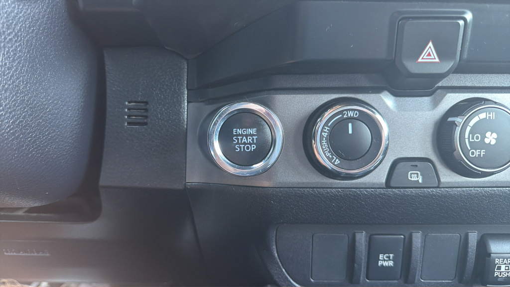 Used 2020 Toyota Tacoma TRD Off-Road AWD/4WD image 30