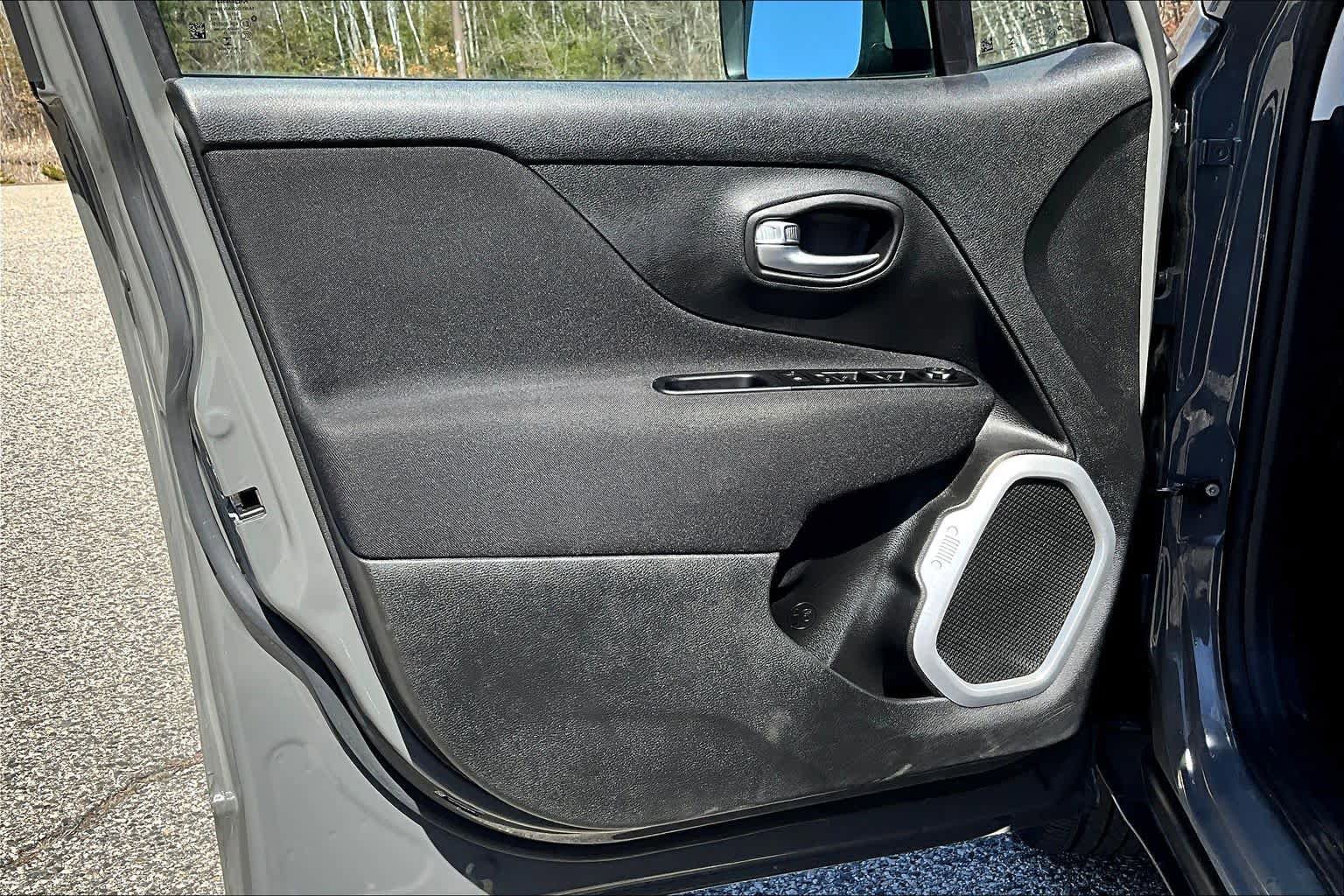 Used 2020 Jeep Renegade Latitude w/ Cold Weather Group AWD/4WD image 22