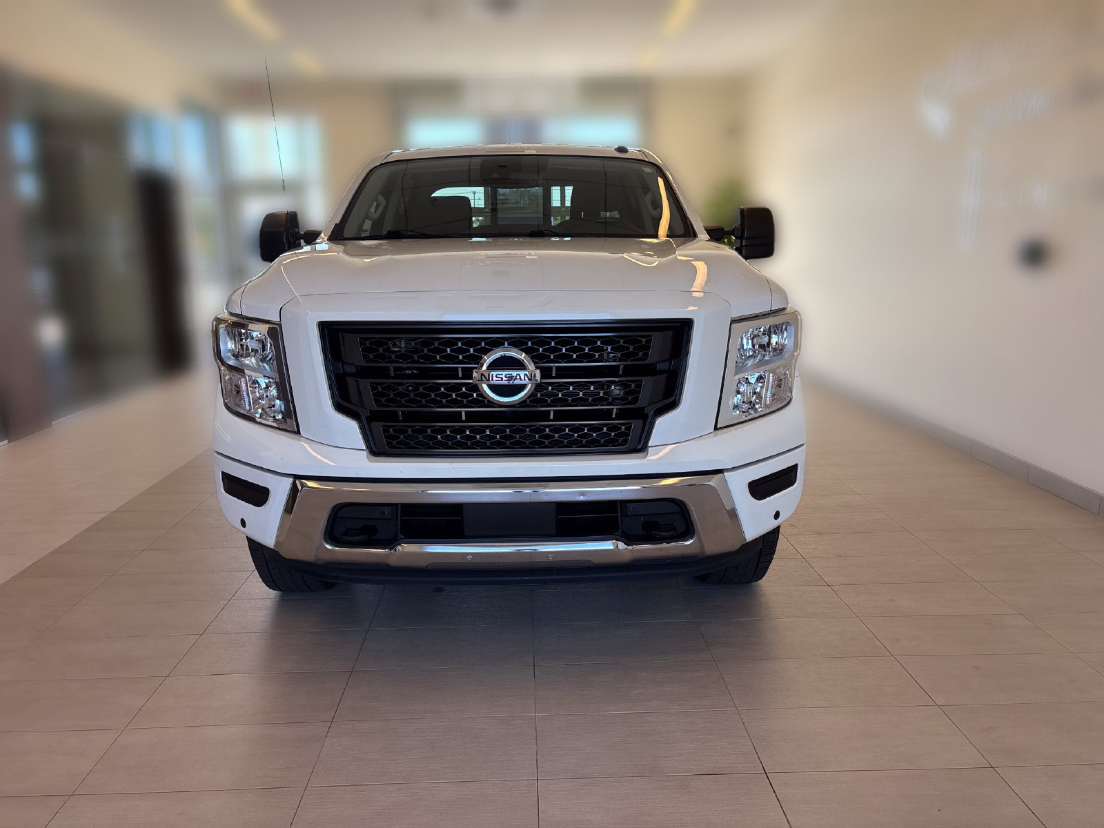 Used 2021 Nissan Titan SV w/ SV Convenience Package AWD/4WD image 5