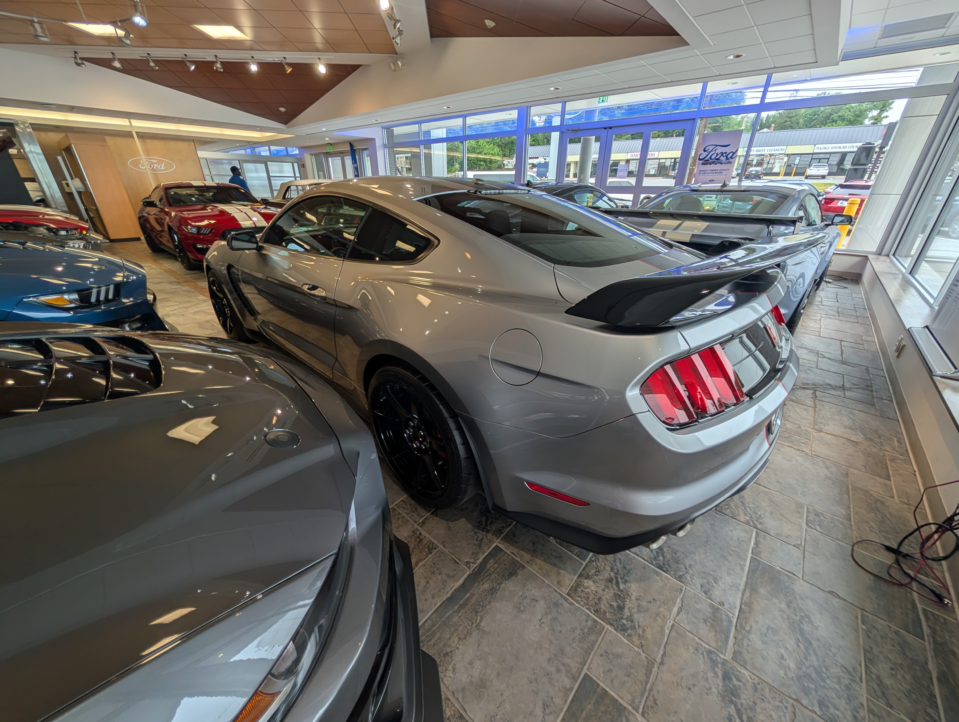 Certified 2020 Ford Mustang Shelby GT350R w/ GT350R Equipment Group 920A RWD image 3