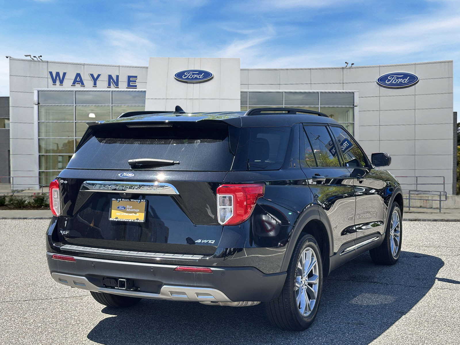 Certified 2023 Ford Explorer XLT w/ Equipment Group 202A AWD/4WD image 4