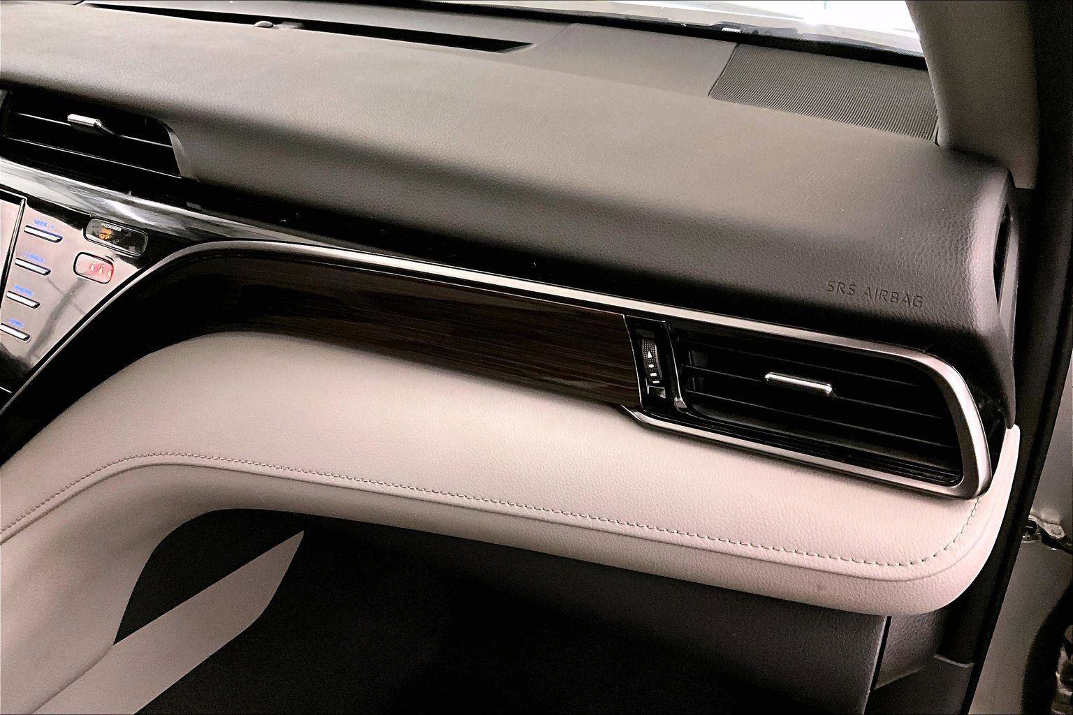 Used 2020 Toyota Camry LE image 15