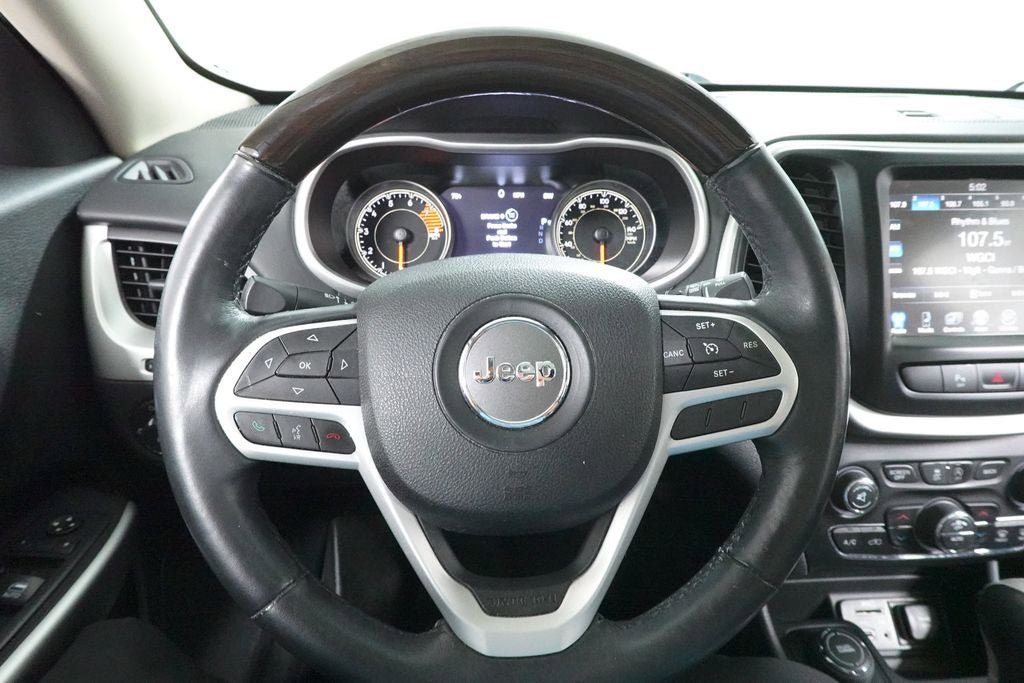 Used 2017 Jeep Cherokee Overland AWD/4WD image 13