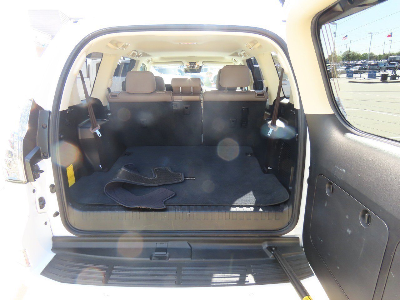 Used 2020 Lexus GX 460 Premium w/ Premium Package image 14