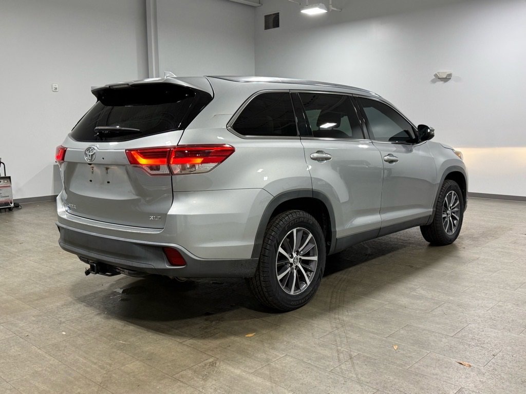 Used 2019 Toyota Highlander XLE image 4