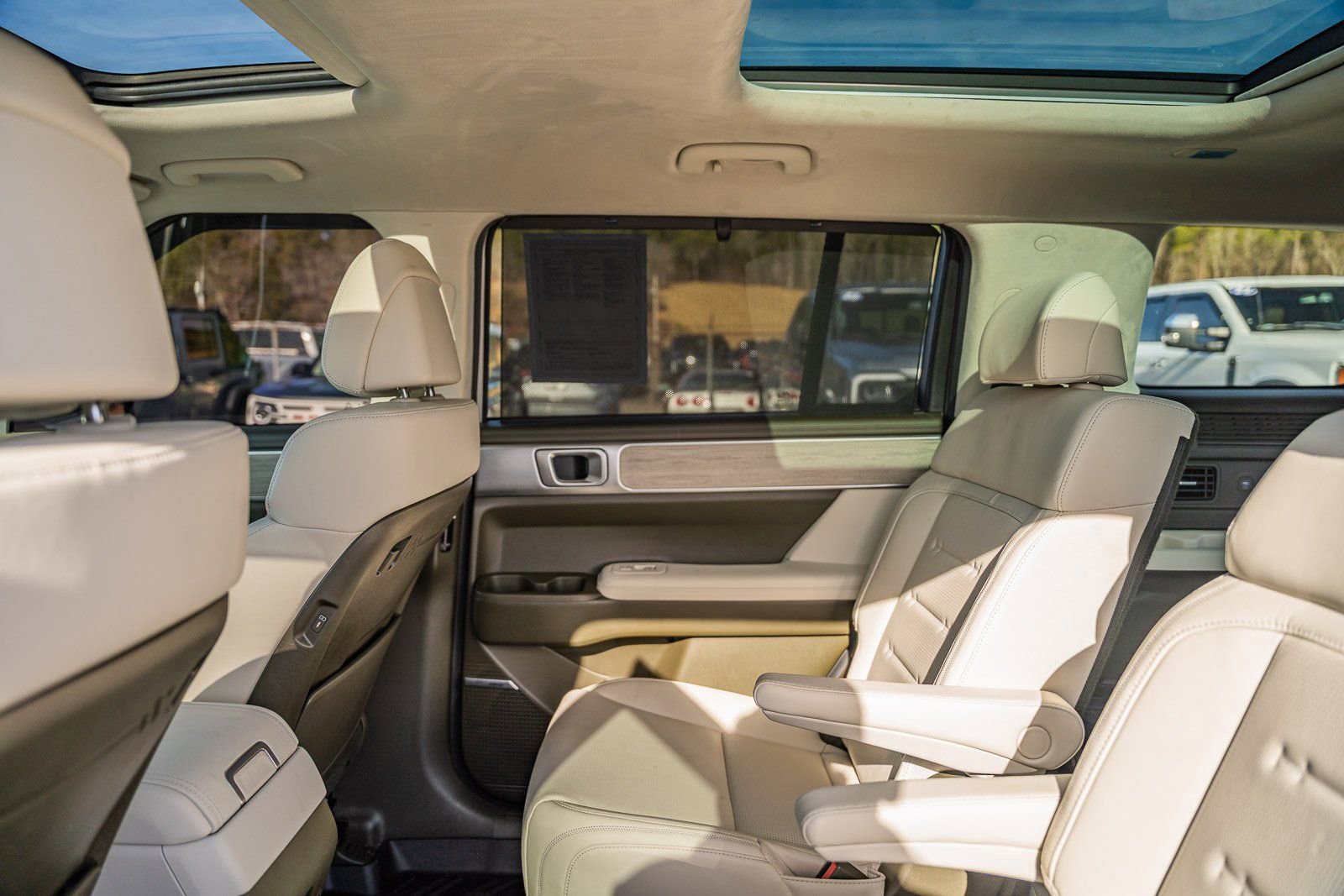 Used 2025 Hyundai Santa Fe Calligraphy w/ Tow & Go Package image 27