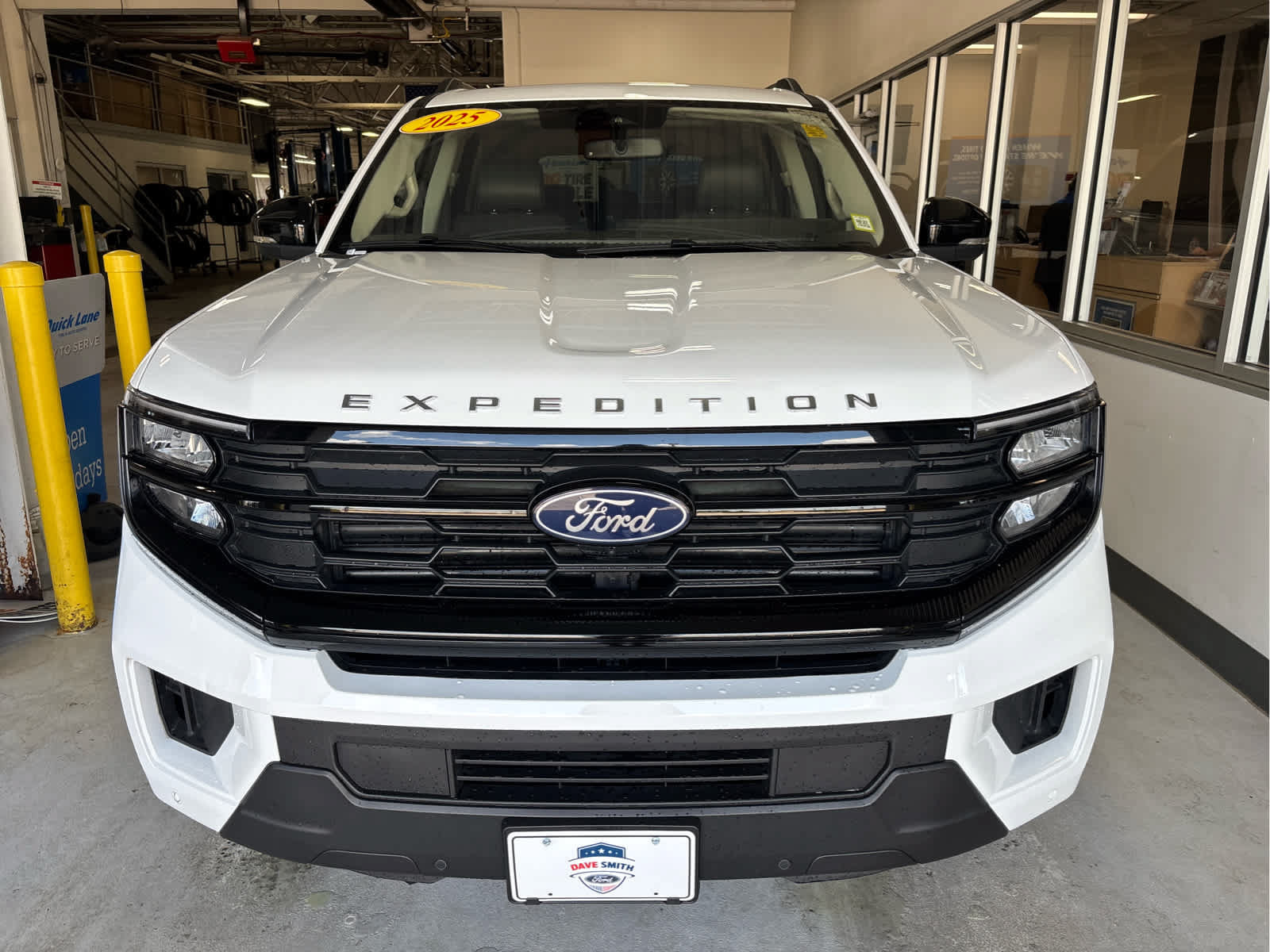 Certified 2025 Ford Expedition Active AWD/4WD image 3
