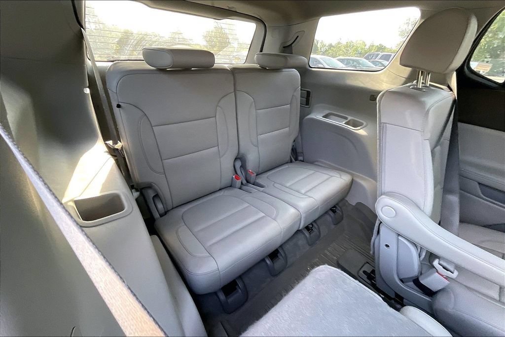 Used 2023 GMC Acadia SLT w/ Technology Package FWD image 21