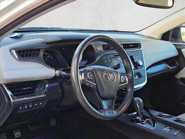 Used 2018 Toyota Avalon Limited image 9