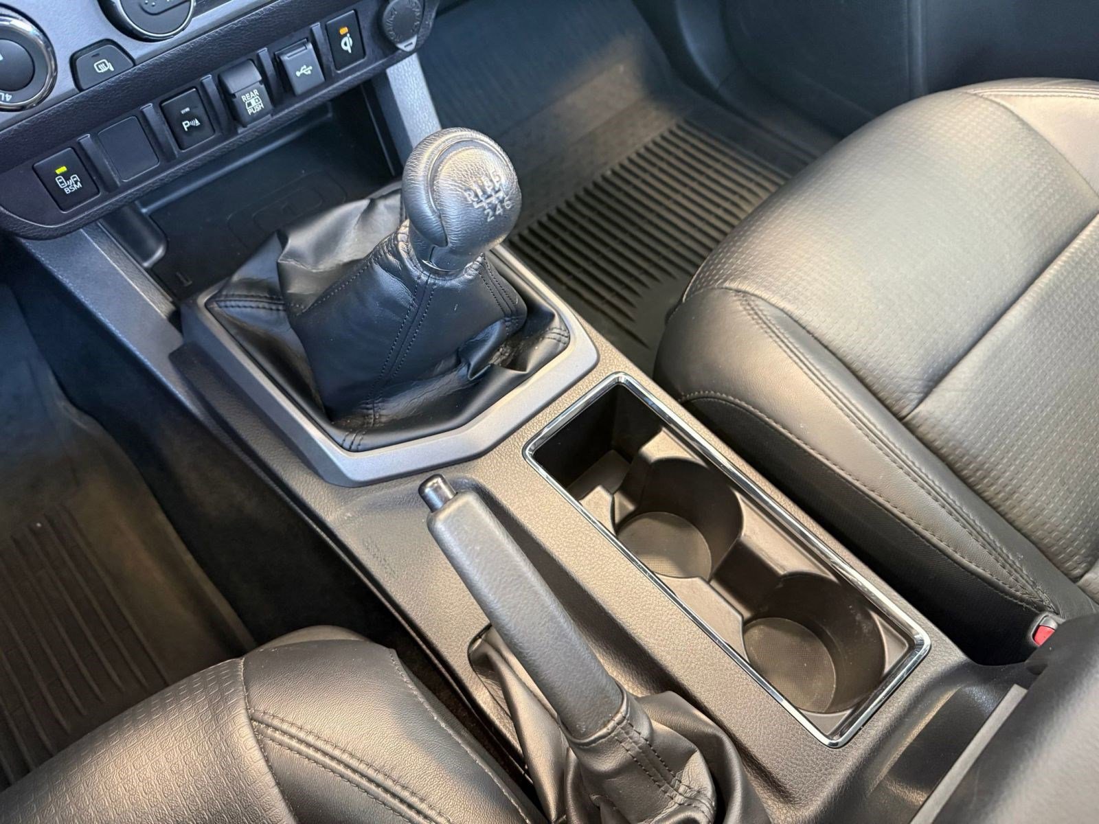 Used 2022 Toyota Tacoma TRD Off-Road w/ TRD Premium Off Road Package AWD/4WD image 20