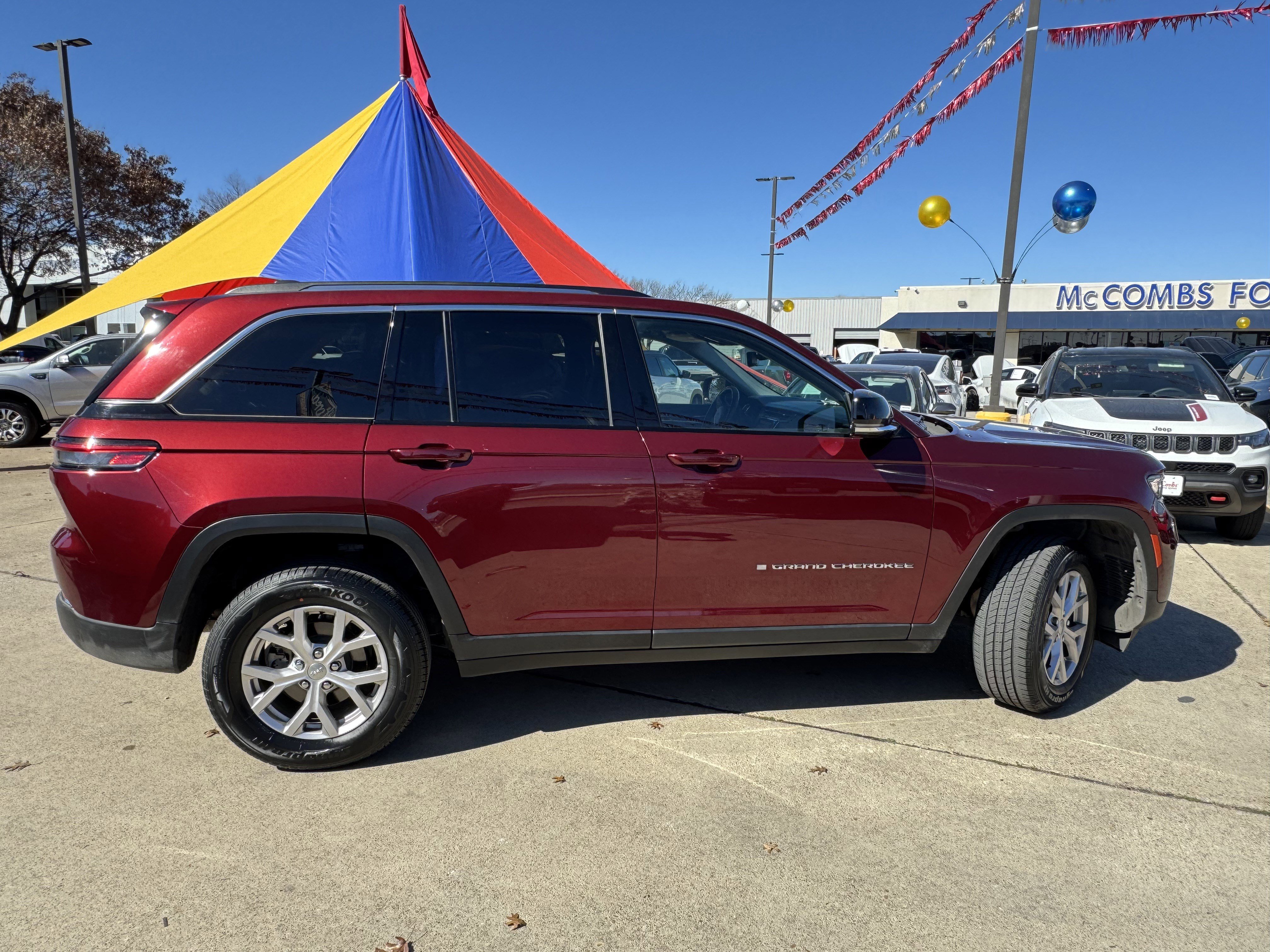 Used 2022 Jeep Grand Cherokee Limited image 3