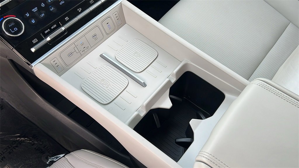 Used 2025 Hyundai Santa Fe Calligraphy image 13