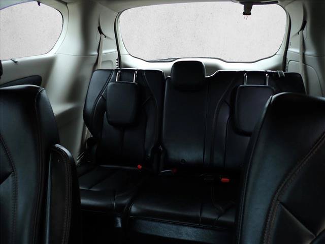 Used 2018 Chrysler Pacifica Touring-L FWD image 11
