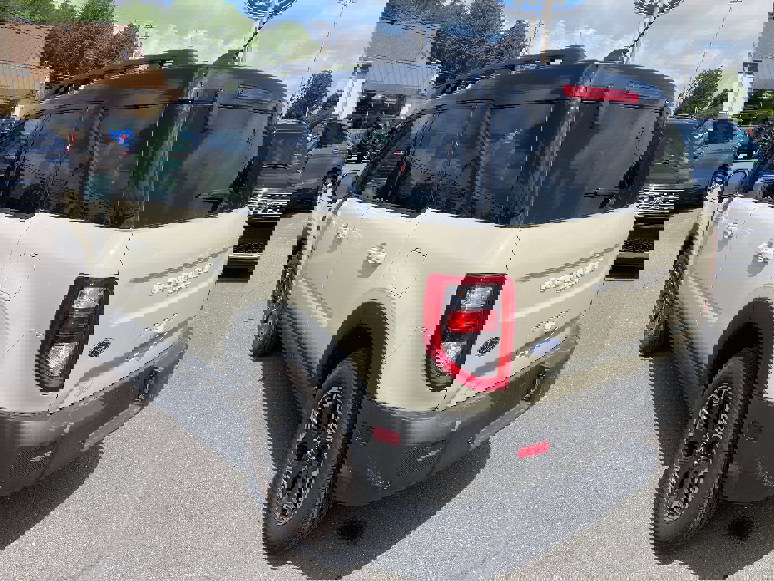 Certified 2025 Ford Bronco Sport Outer Banks w/ Outer Banks Tech Package+ image 3