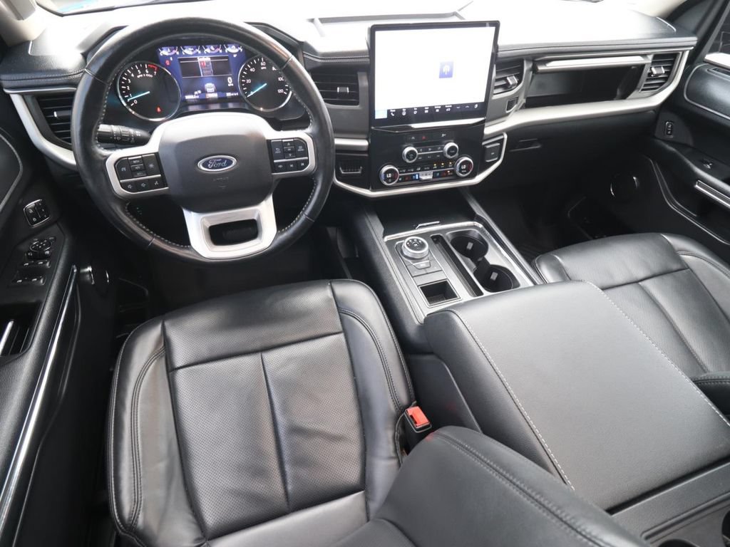 Certified 2024 Ford Expedition XLT RWD image 9