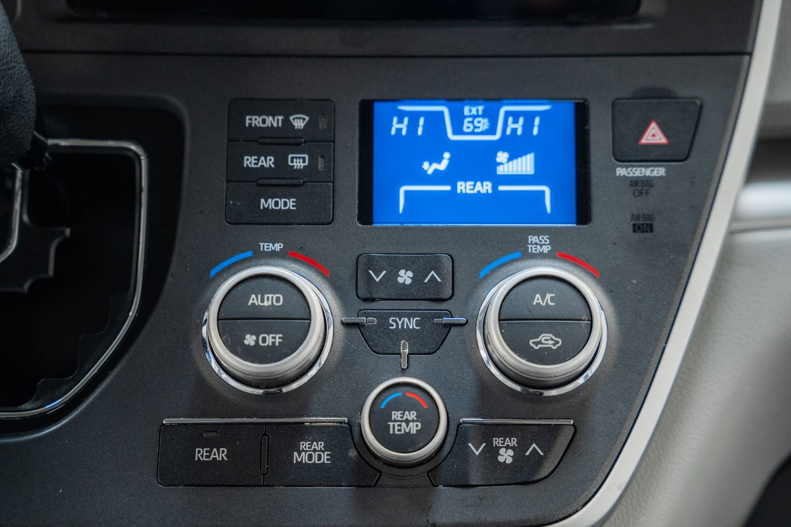 Used 2020 Toyota Sienna L image 23