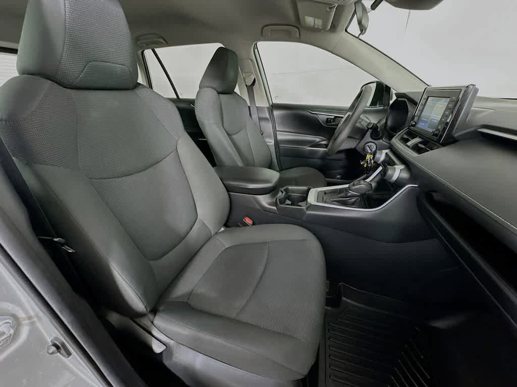 Used 2019 Toyota RAV4 LE FWD image 14