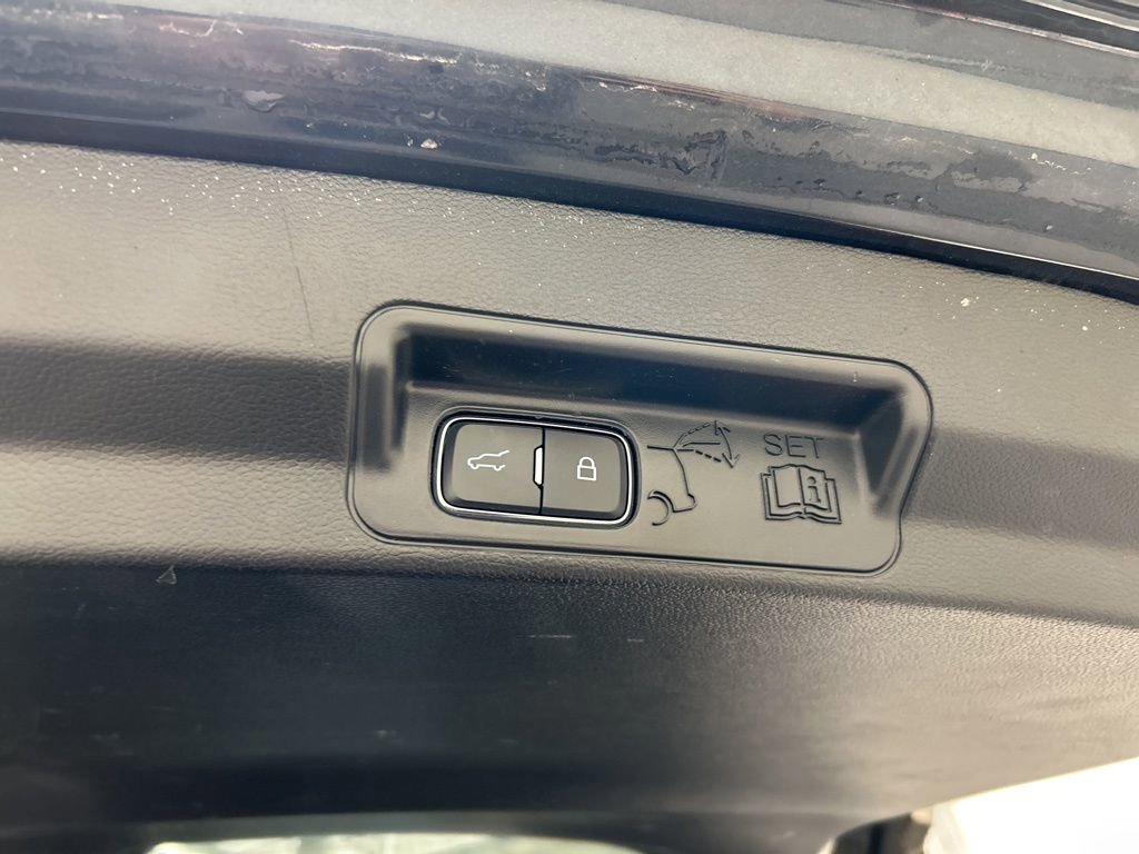 Certified 2022 Ford Explorer XLT w/ Equipment Group 202A image 21