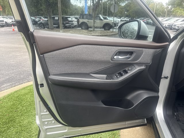 Used 2021 Nissan Rogue SV FWD image 12