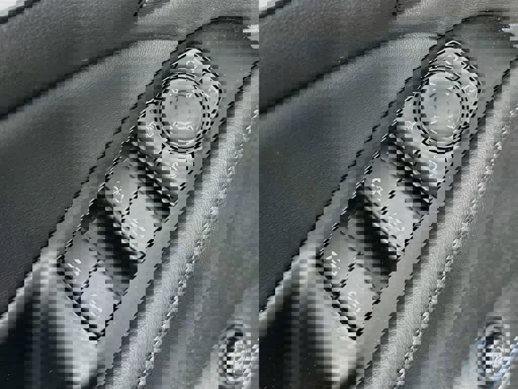 Used 2023 Buick Enclave Avenir w/ Avenir Technology Package AWD/4WD image 28