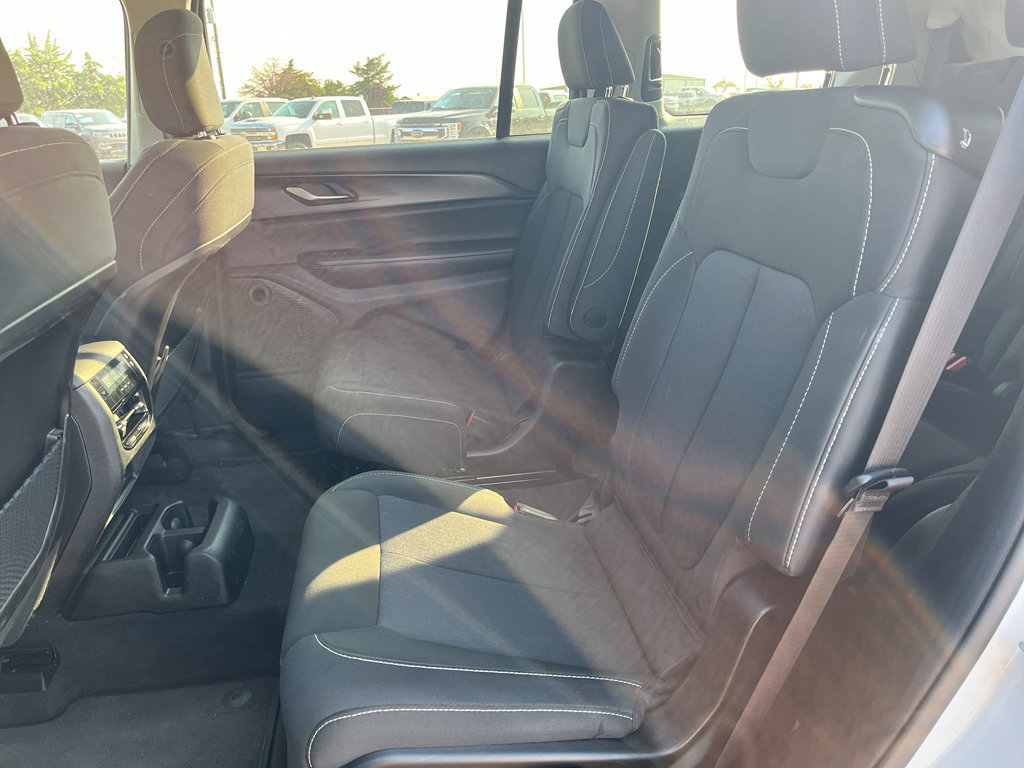 Used 2023 Jeep Grand Cherokee L Laredo image 13