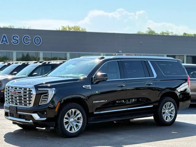 Used 2025 GMC Yukon XL Denali AWD/4WD image 32