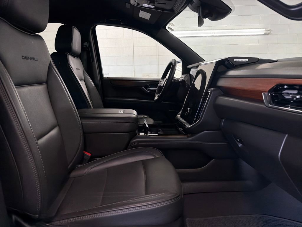 Used 2025 GMC Yukon XL Denali image 28