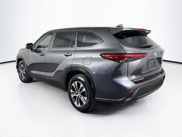 Used 2023 Toyota Highlander XLE FWD image 4