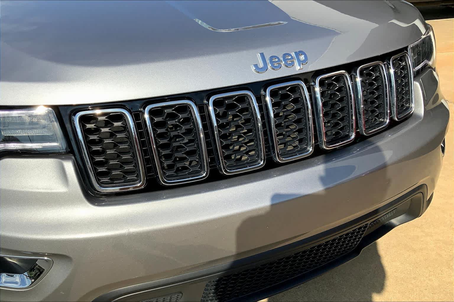 Used 2021 Jeep Grand Cherokee Laredo RWD image 29