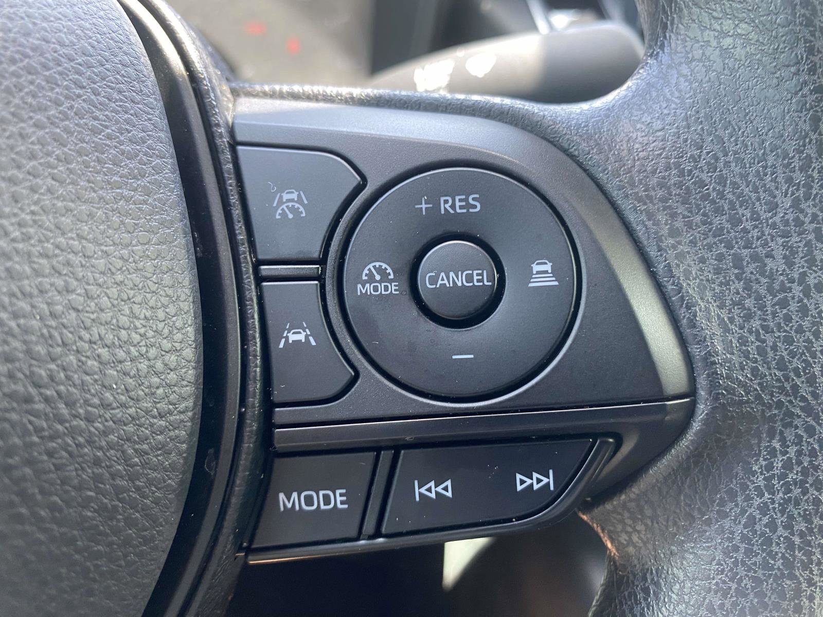 Used 2025 Toyota Corolla LE FWD image 21