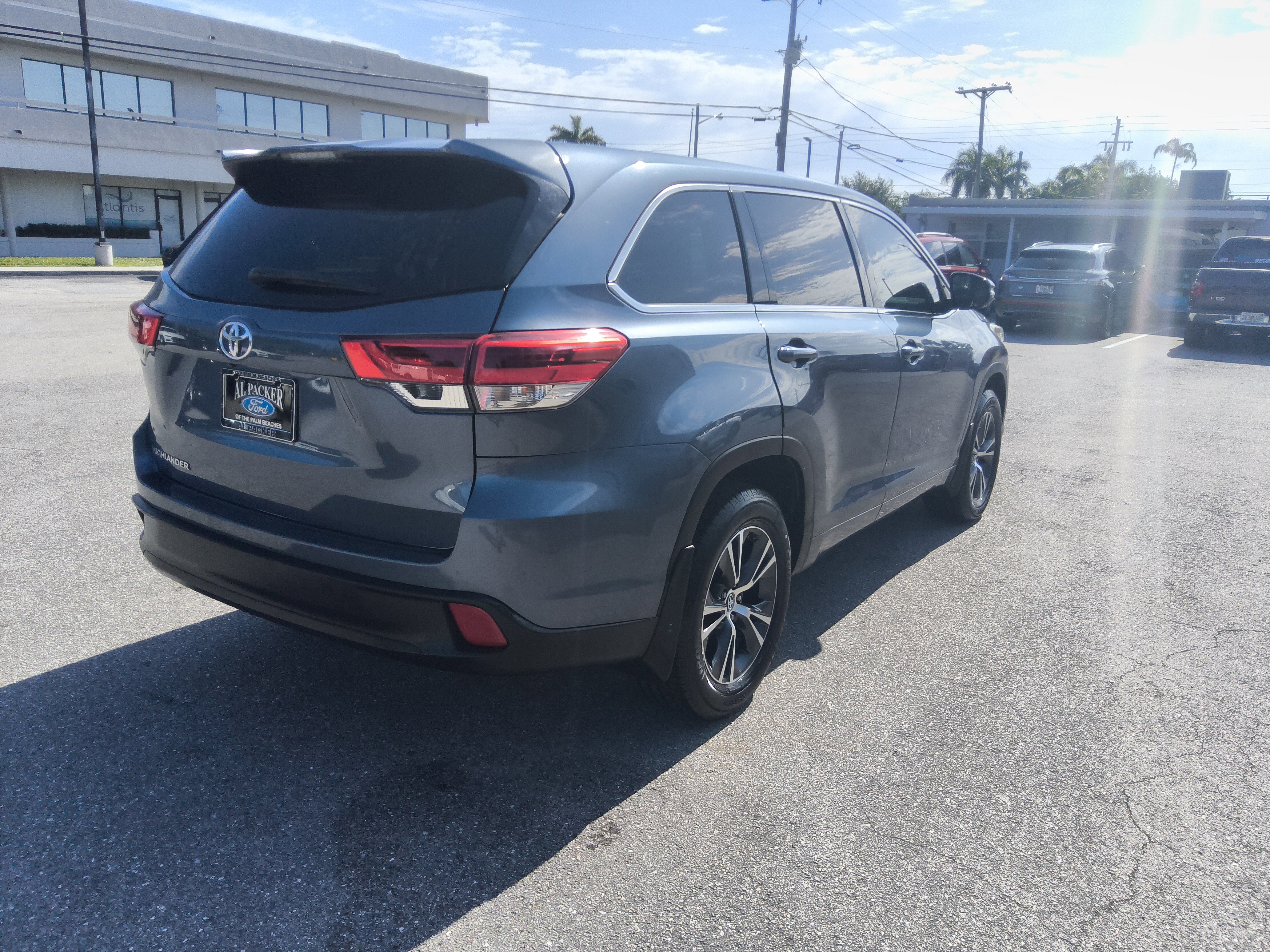 Used 2018 Toyota Highlander LE FWD image 6