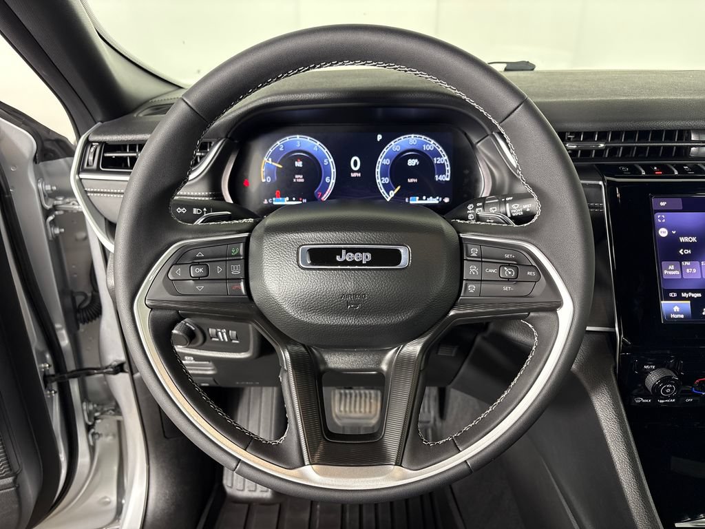 Used 2025 Jeep Grand Cherokee L Laredo RWD image 17