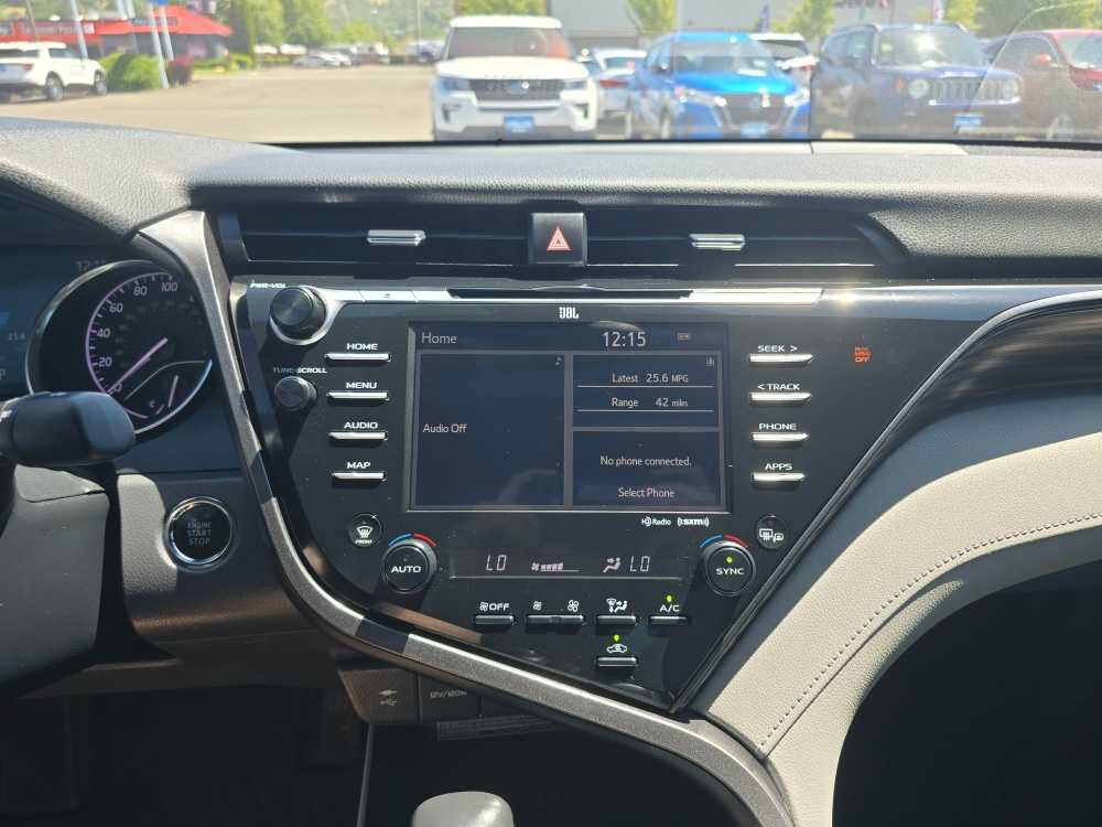 Used 2019 Toyota Camry XLE FWD image 12