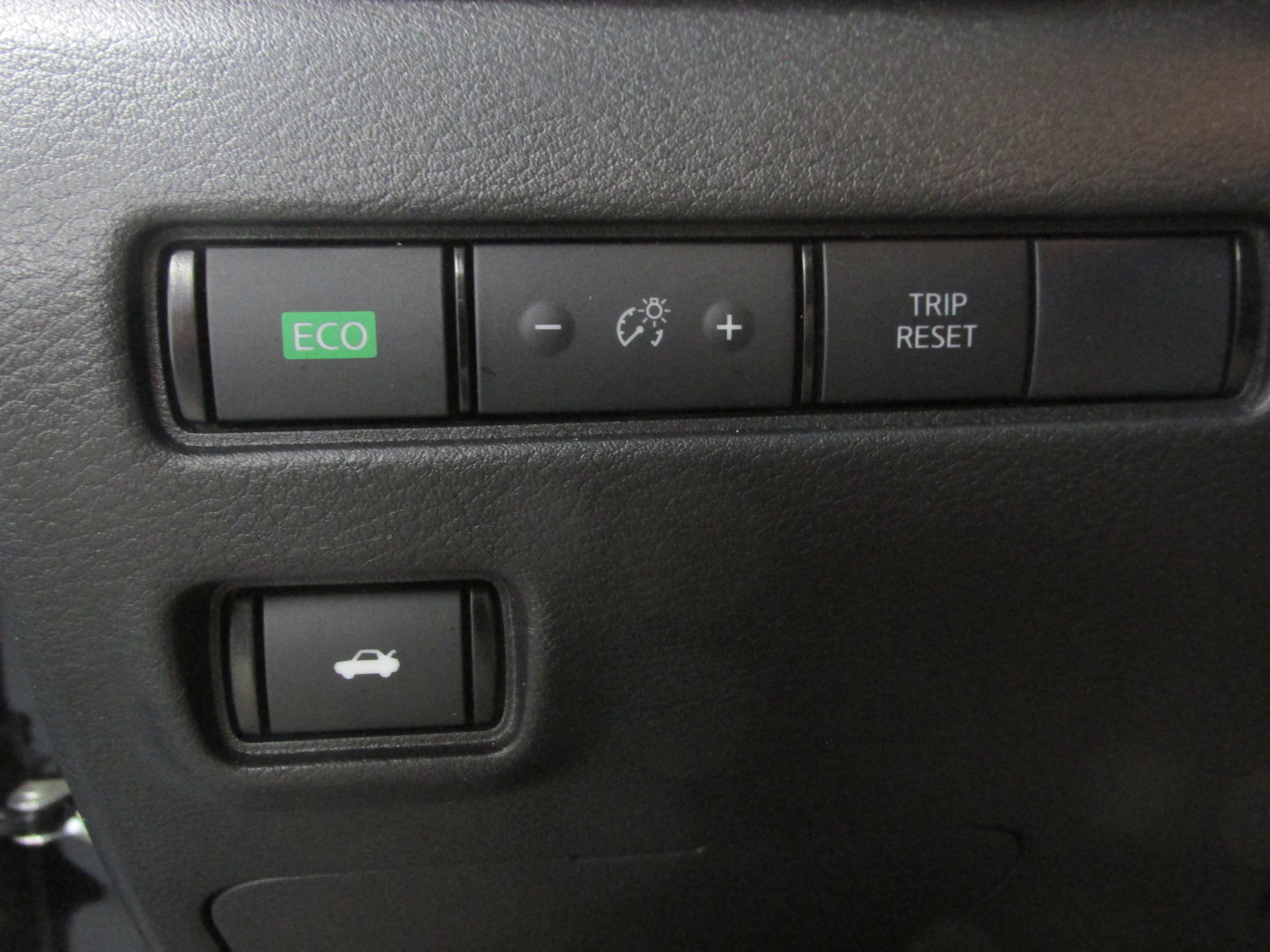 Used 2024 Nissan Sentra SV FWD image 29